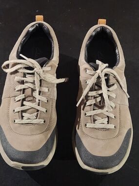 Clarks Women's WaveWalk Suede Sneakers Size 8